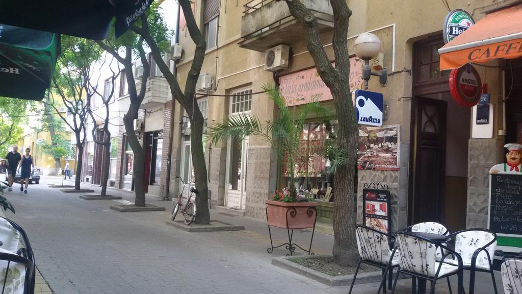Bed And Breakfast "Caffe-Caffe" Kikinda Exterior photo