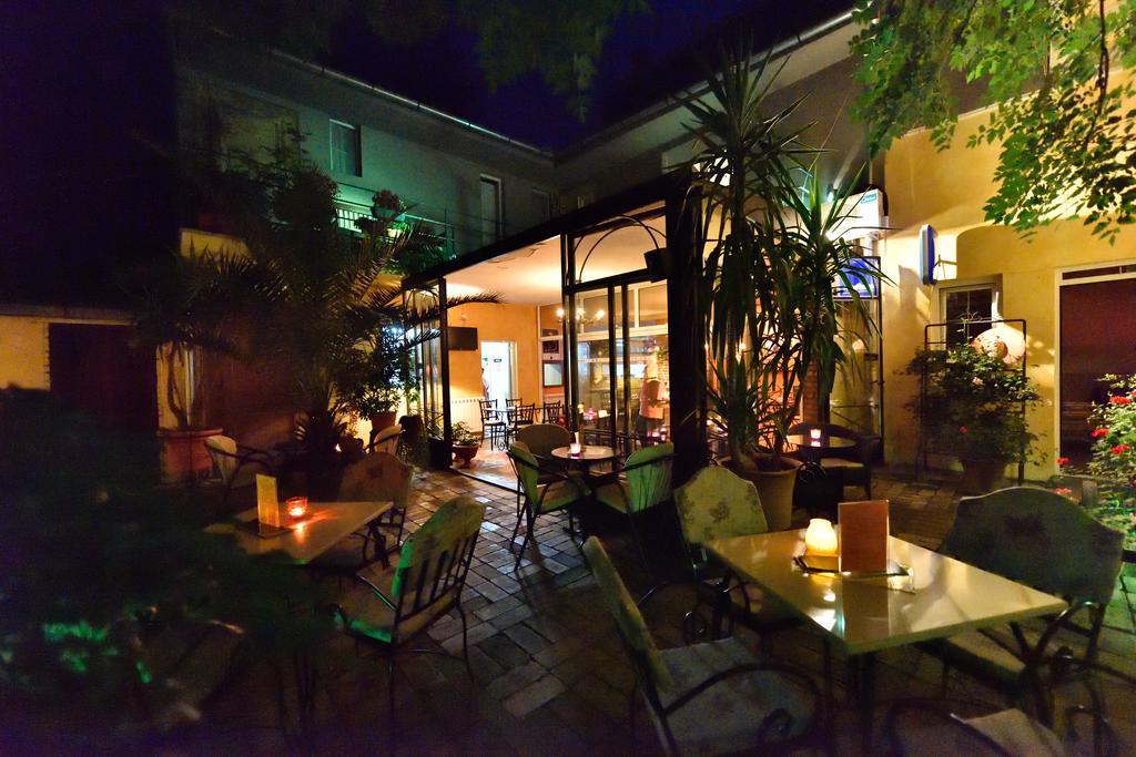 Bed And Breakfast "Caffe-Caffe" Kikinda Exterior photo