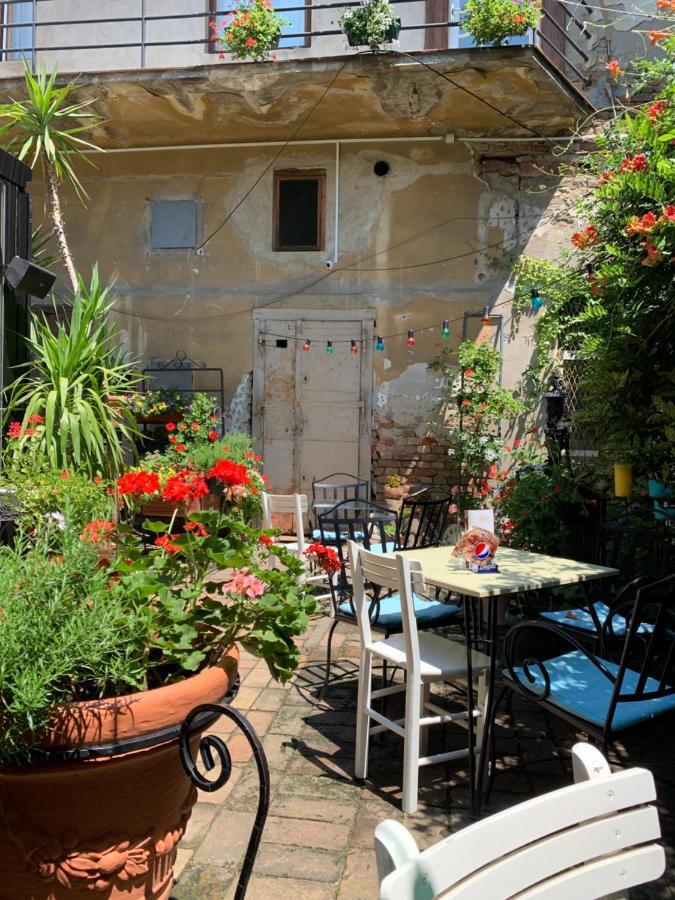 Bed And Breakfast "Caffe-Caffe" Kikinda Exterior photo